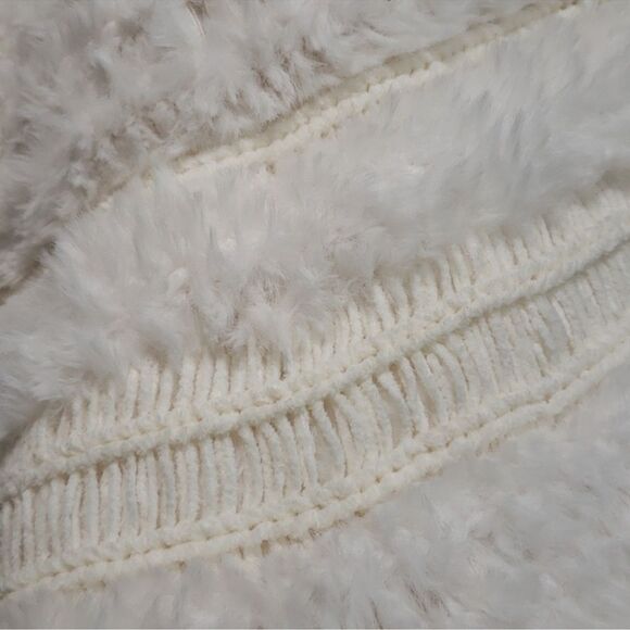 Rachel Zoe NWT 52" Round Plush Cream Tree Skirt - Picture 5 of 10